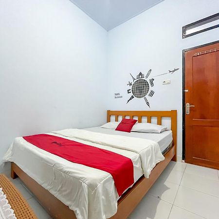 Reddoorz Syariah At Home Ampana Guest House Ampana Kota Eksteriør billede