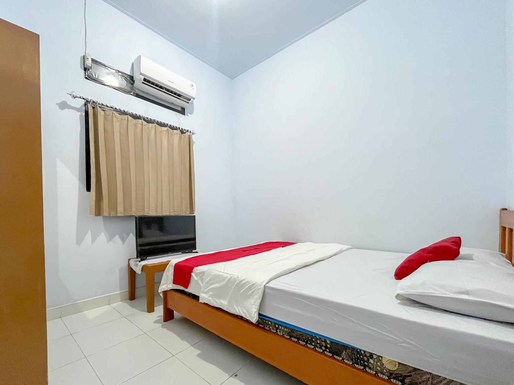 Reddoorz Syariah At Home Ampana Guest House Ampana Kota Eksteriør billede