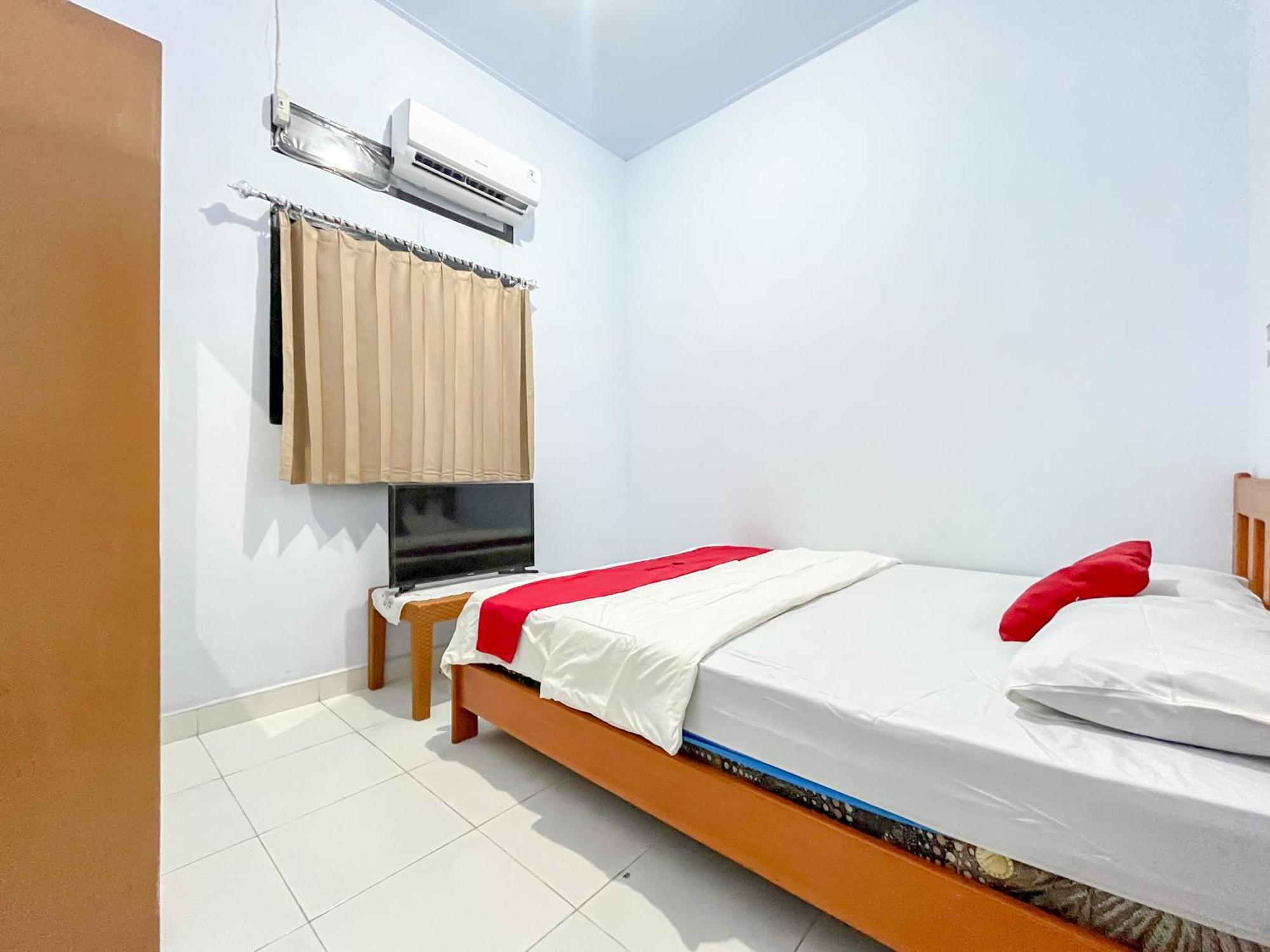 Reddoorz Syariah At Home Ampana Guest House Ampana Kota Eksteriør billede