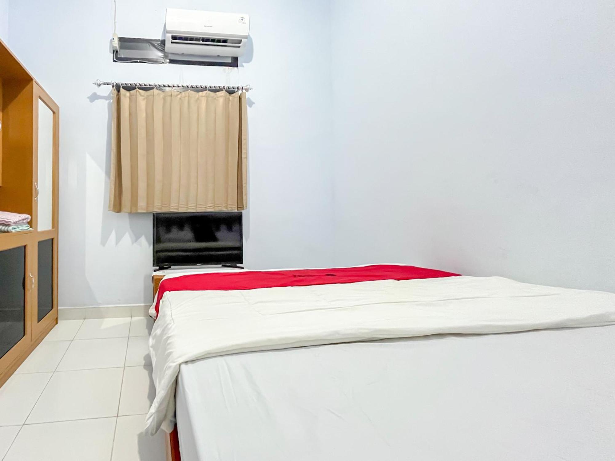 Reddoorz Syariah At Home Ampana Guest House Ampana Kota Eksteriør billede