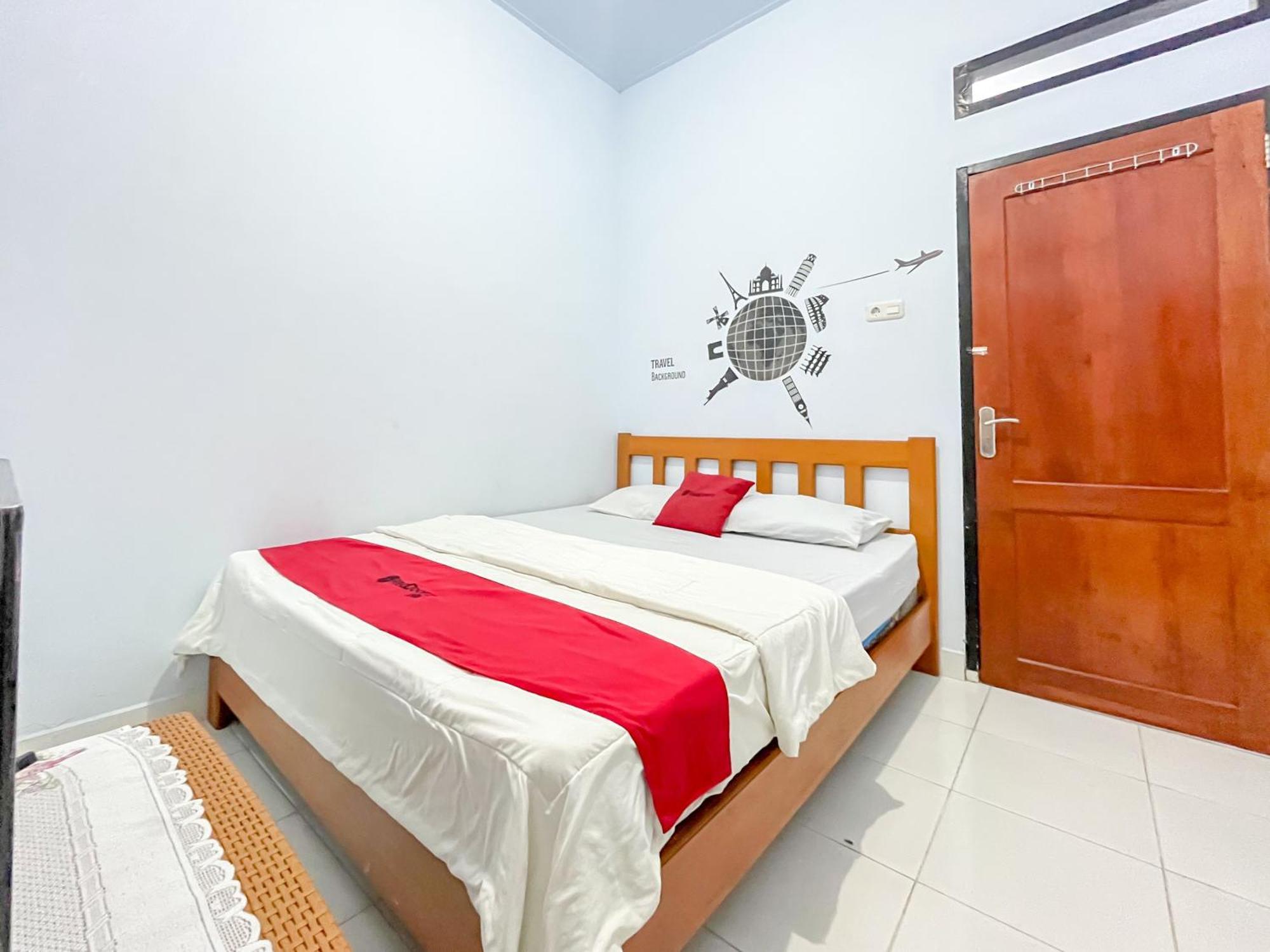 Reddoorz Syariah At Home Ampana Guest House Ampana Kota Eksteriør billede