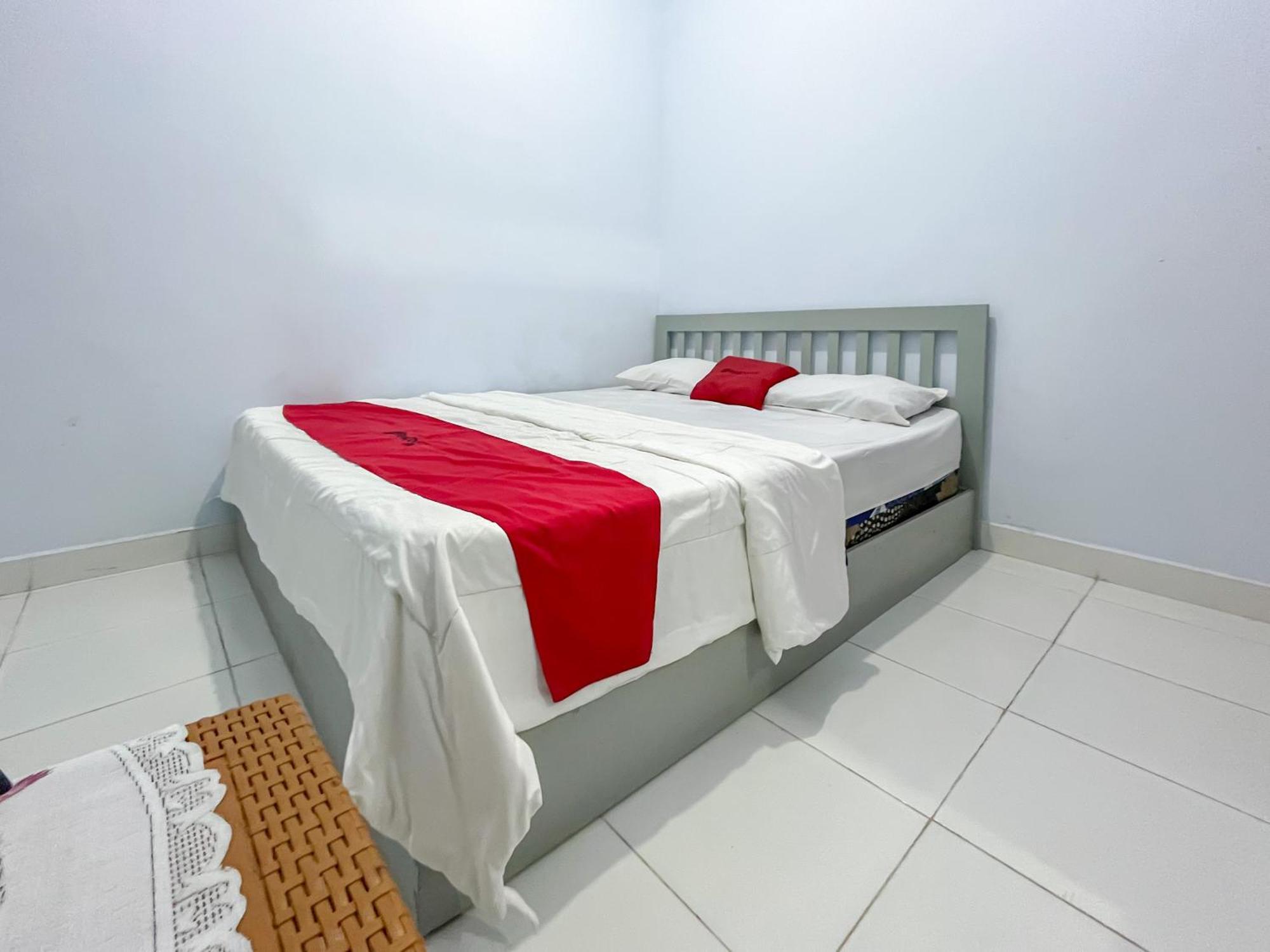 Reddoorz Syariah At Home Ampana Guest House Ampana Kota Eksteriør billede