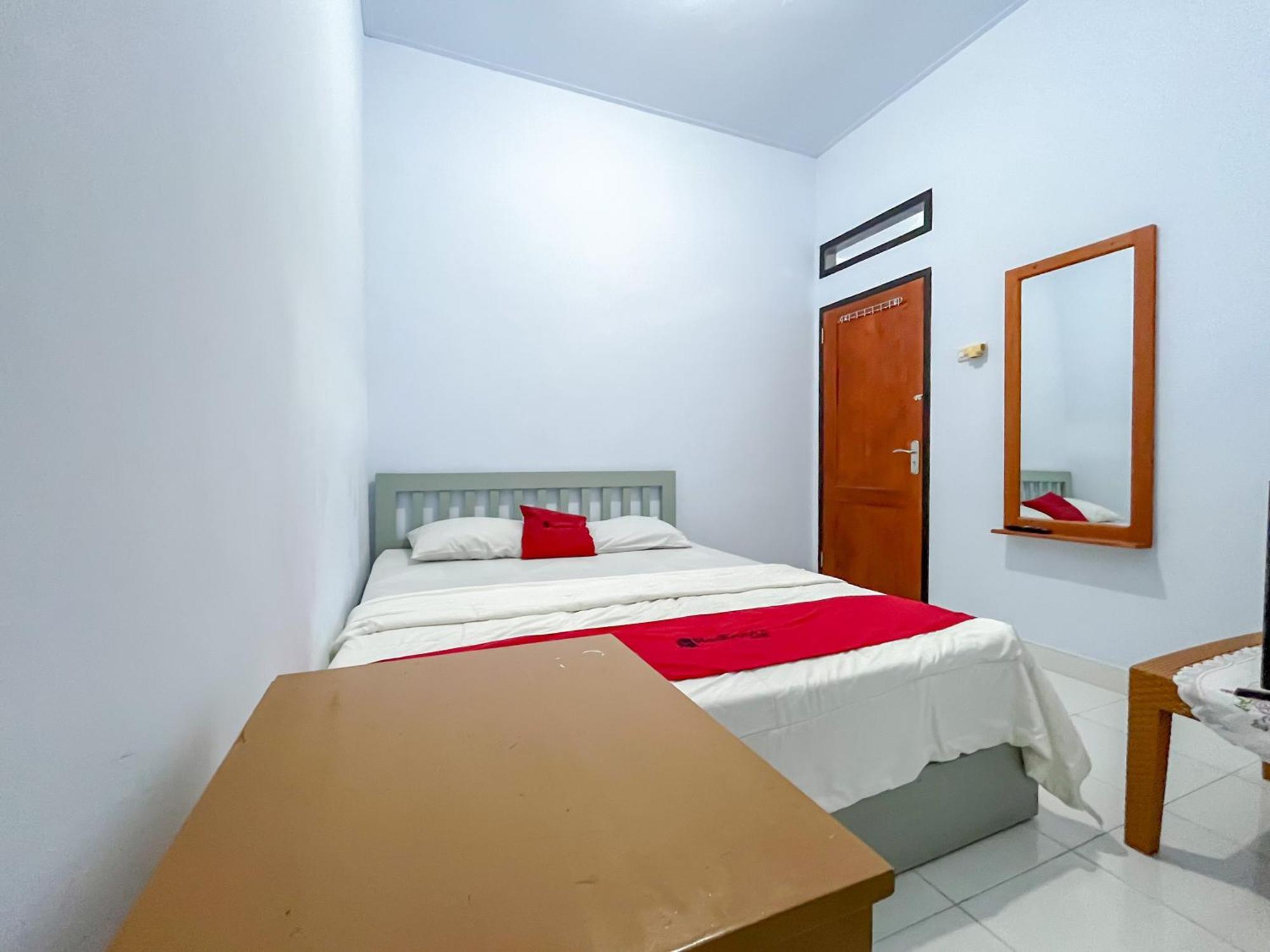 Reddoorz Syariah At Home Ampana Guest House Ampana Kota Eksteriør billede