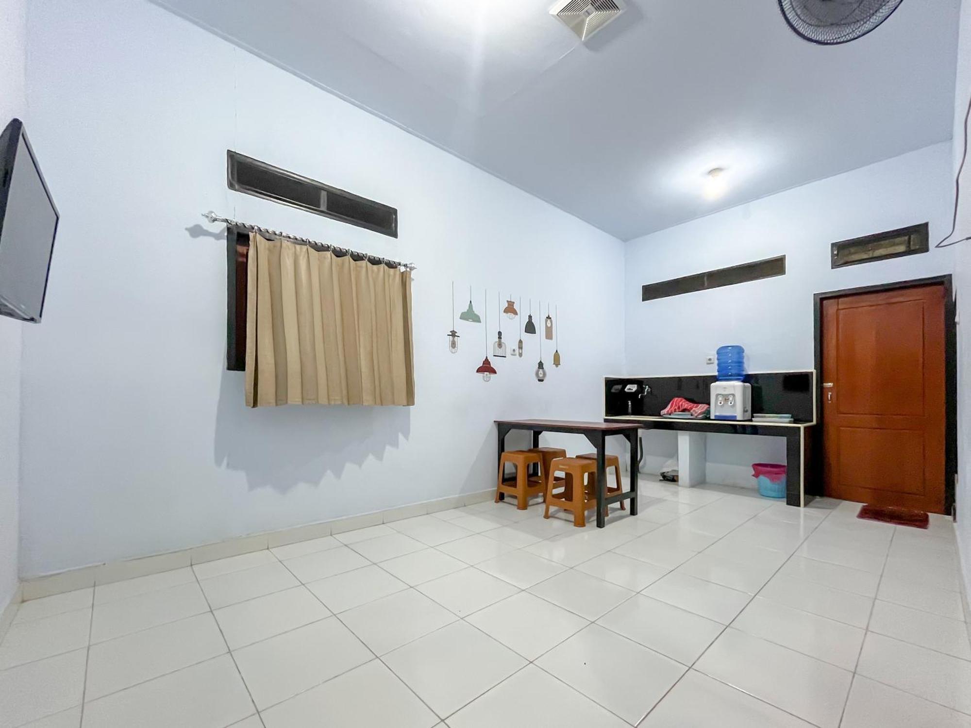 Reddoorz Syariah At Home Ampana Guest House Ampana Kota Eksteriør billede