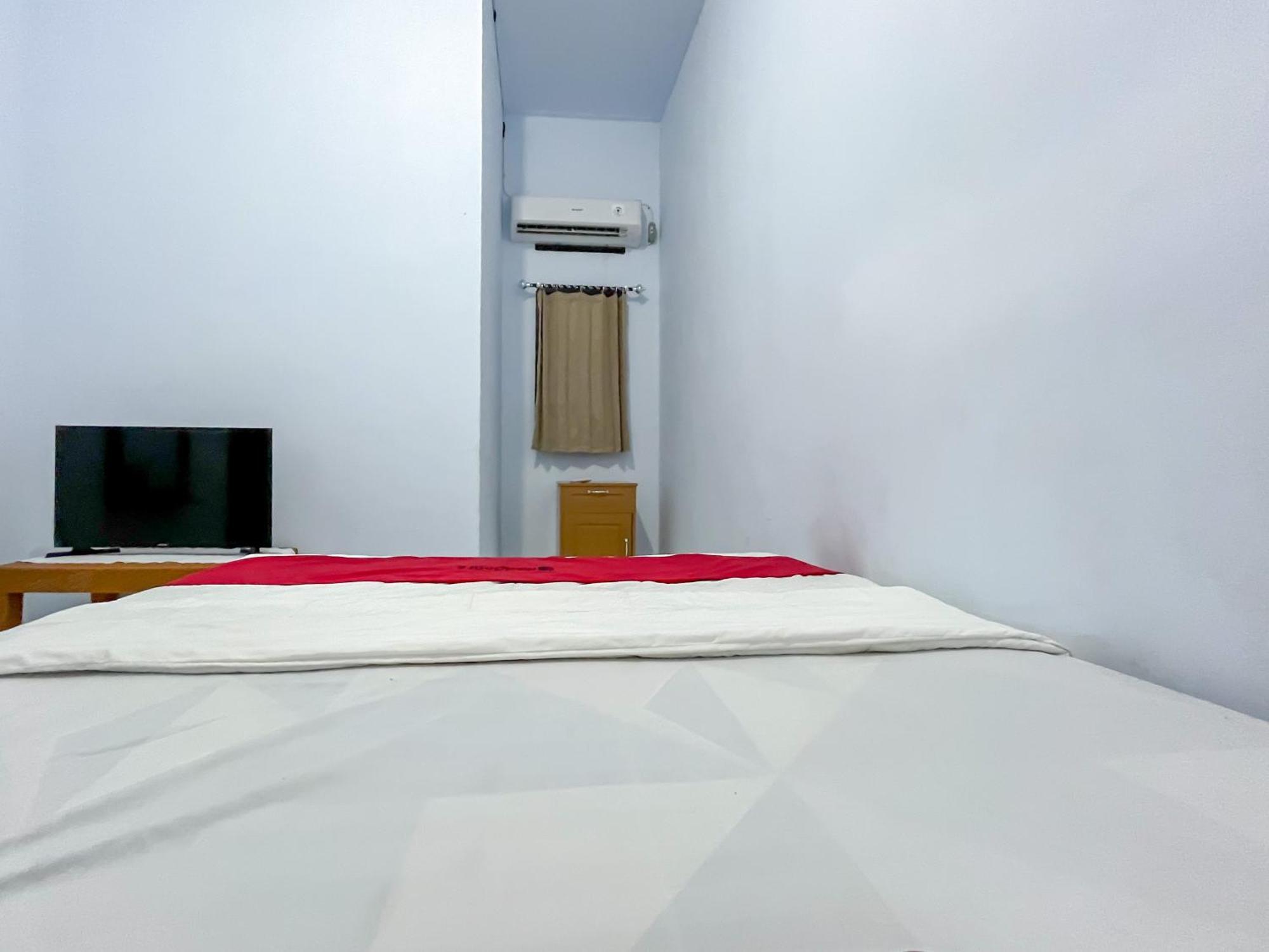 Reddoorz Syariah At Home Ampana Guest House Ampana Kota Eksteriør billede