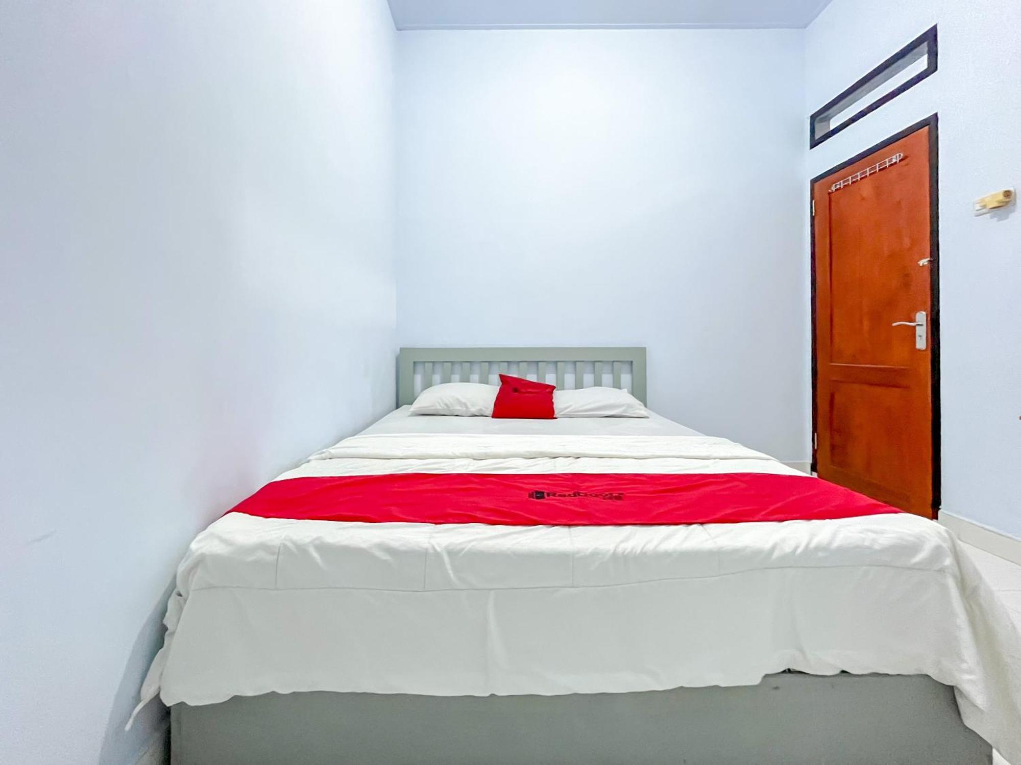Reddoorz Syariah At Home Ampana Guest House Ampana Kota Eksteriør billede