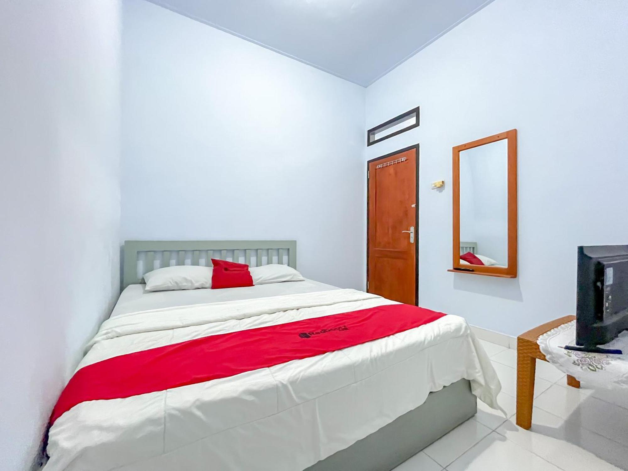 Reddoorz Syariah At Home Ampana Guest House Ampana Kota Eksteriør billede